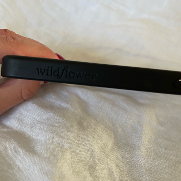 Wildflower Cases “Flutter” butterfly case - Picture 3 of 3